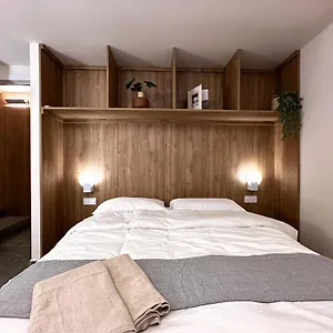 Unique Living Born & Apartamento