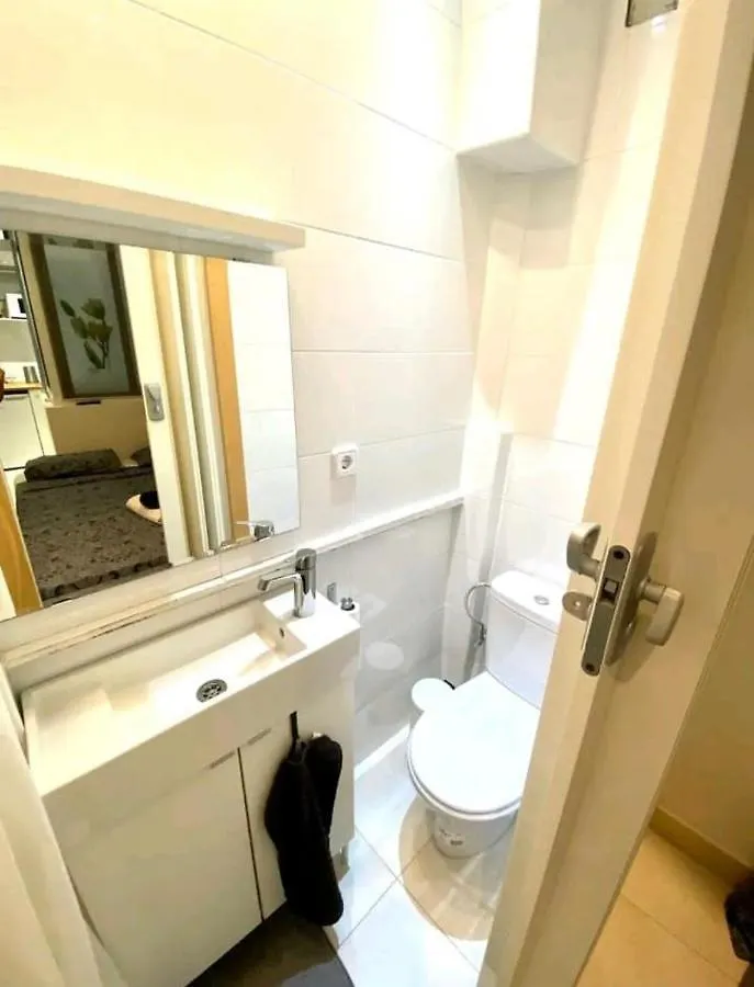 012 Apartamento 4 3 Apartment Barcelona Spain